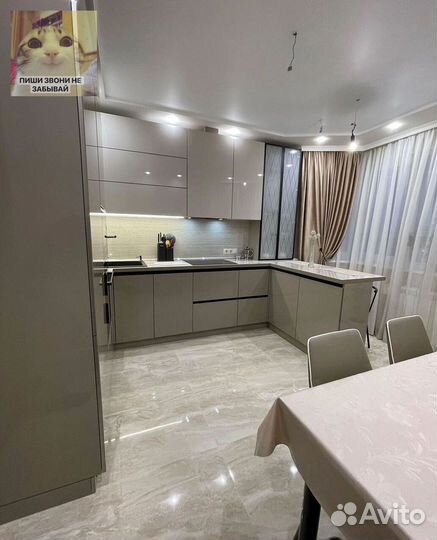 Прямая в потолок кухня на заказ