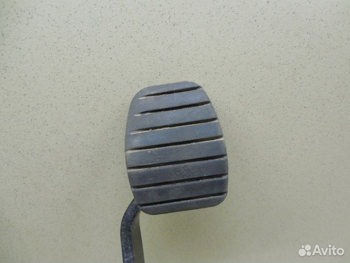 Педаль тормоза Sandero 2014