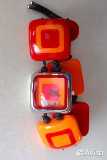 Часы женские москино (на браслете)