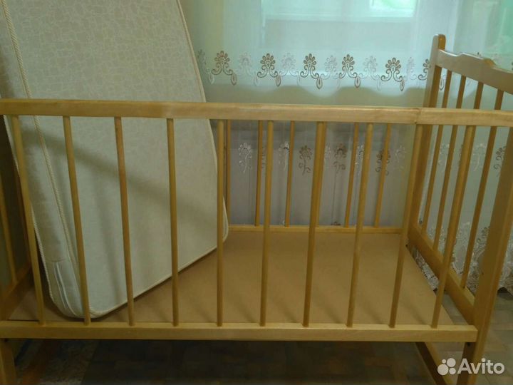 Детская кроватка