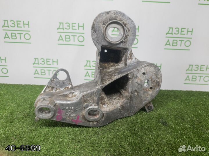 Кронштейн двигателя правый Audi A6 C6