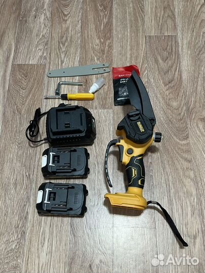 Аккумуляторая цепная пила Dewalt 24 V