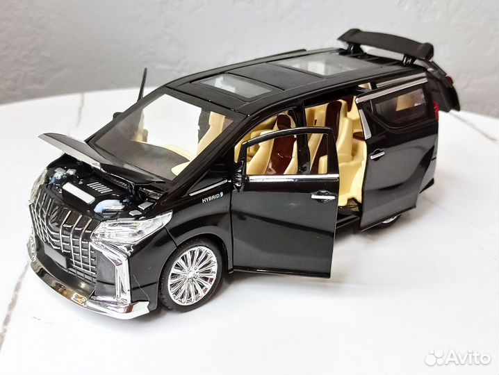 Модель автомобиля Toyota Alphard 1:24