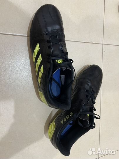 Футбольные бутсы adidas