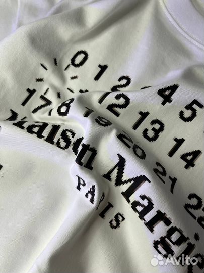 Футболки Maison Margiela: два цвета для стиля