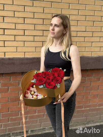 Розы в коробке сюрприз