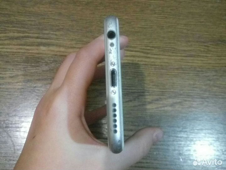 iPhone 6S, 64 ГБ