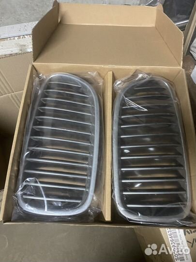 Решетка радиатора (ноздри) BMW f10 оригинальные