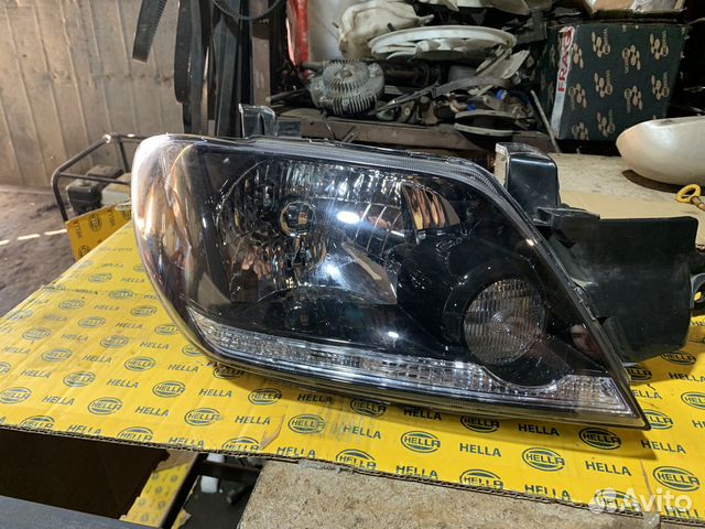 Фара правая Mitsubishi Airtrek CU4W