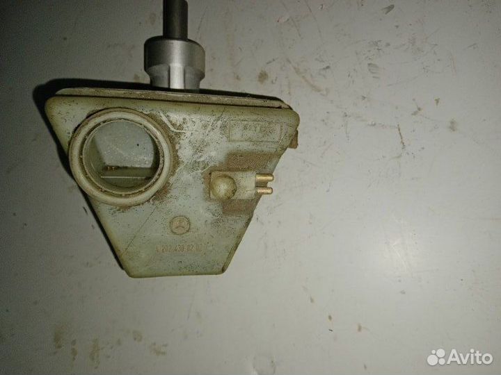 Главный тормозной цилиндр Mercedes-Benz E-Class