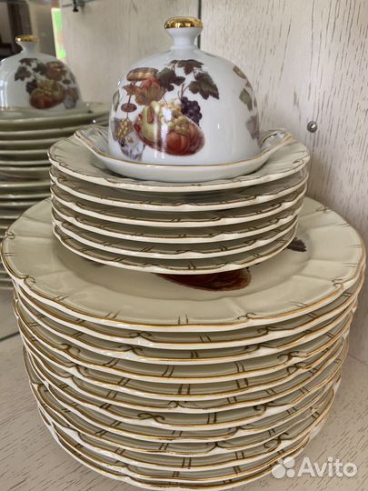 Набор столовой посуды и чайный сервиз