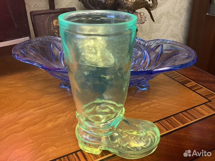 Ваза сапог урановое стекло