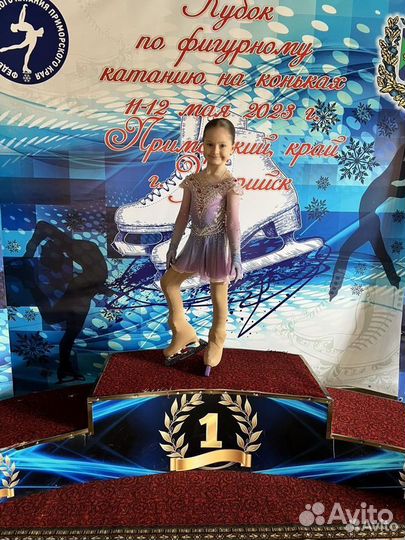 Платье для выступлений фигурное