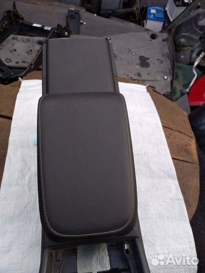 Подлокотник с центральной консолью Шкода Кодиак