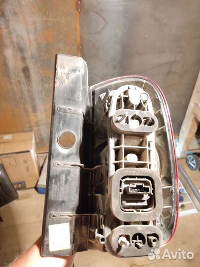 Задний левый фонарь