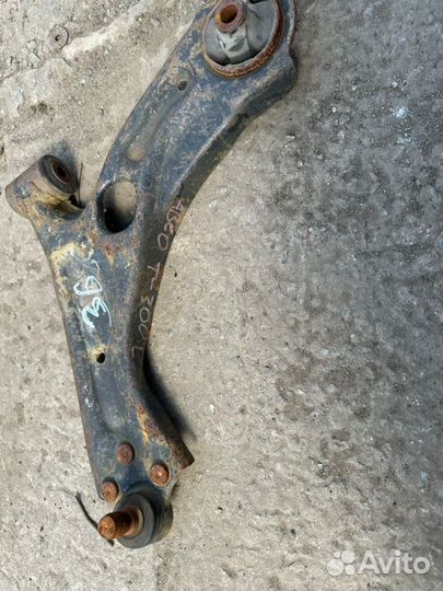 Рычаг передний левый Chevrolet Aveo T300
