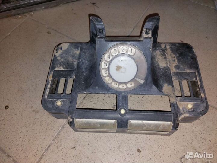 Настольный кнопочный и дисковый телефон (Польша)