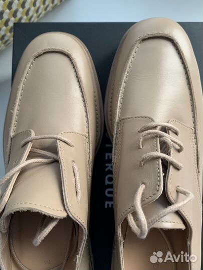 Лоферы кожаные бежевые uterque