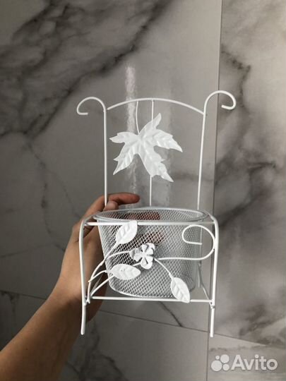 Металлический стул-кашпо