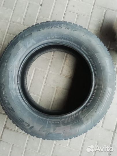 Pirelli Ice Zero 235/65 R17