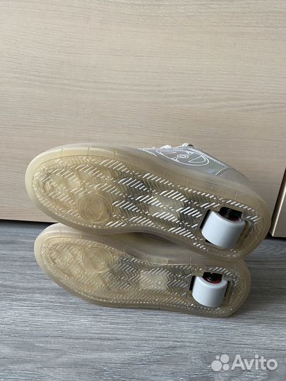 Кроссовки на роликах Heelys