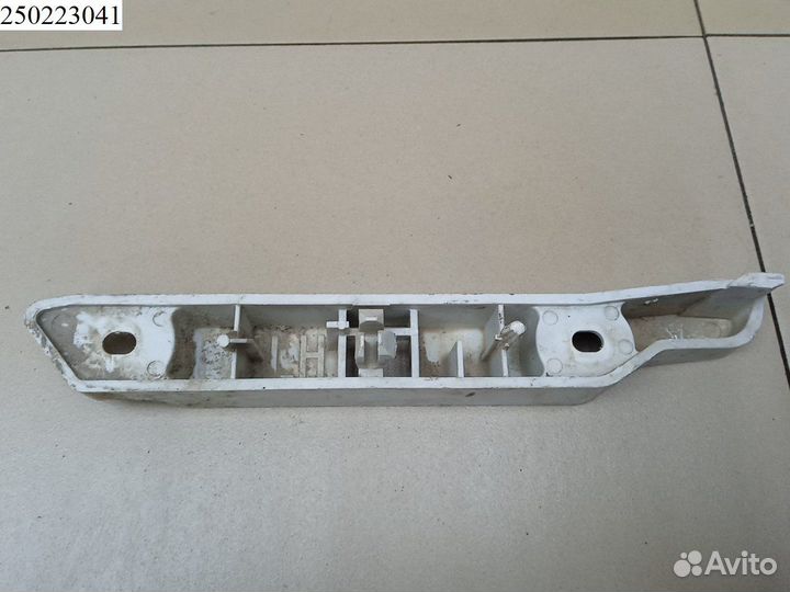 Кронштейн бампера переднего левый Ford Focus 2