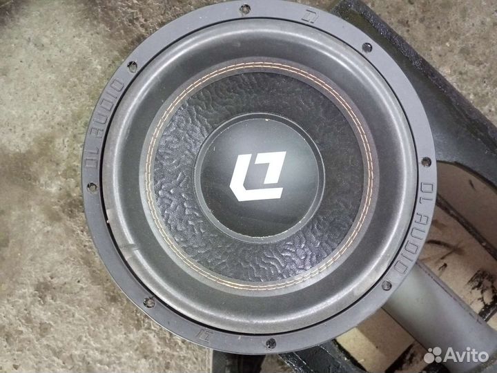 Автомобильный сабвуфер