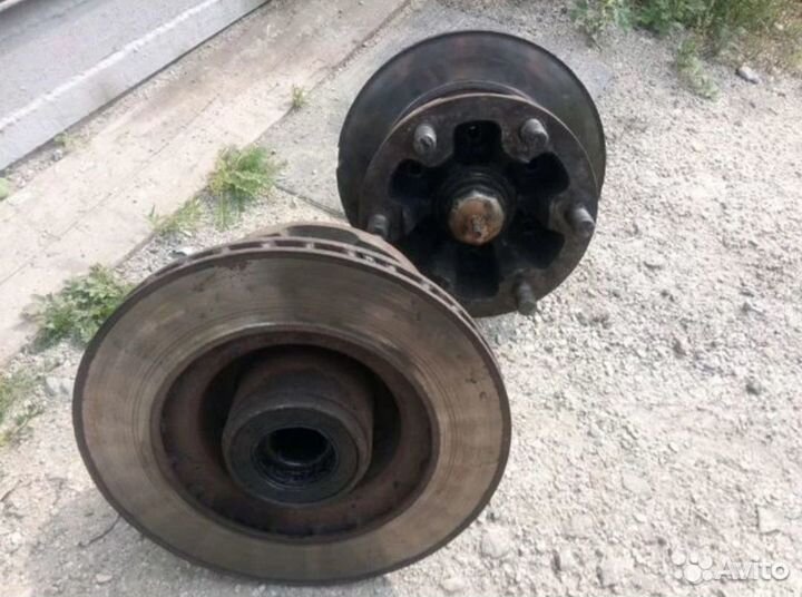 Ступица на Газель с тормозным диском б/у 1400