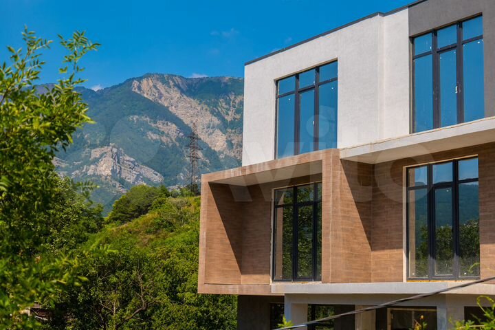 Дом 305 м² на участке 6 сот.