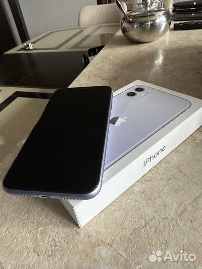 Телефон iPhone 11