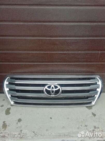 Решетка радиатора toyota land cruiser 200