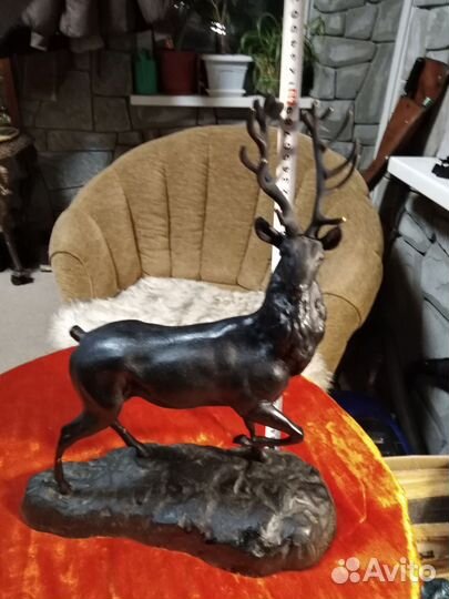 Статуэтка олень
