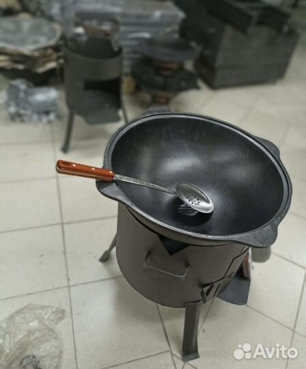 Казан чугунный 16 литров с печкой очагом обожжен