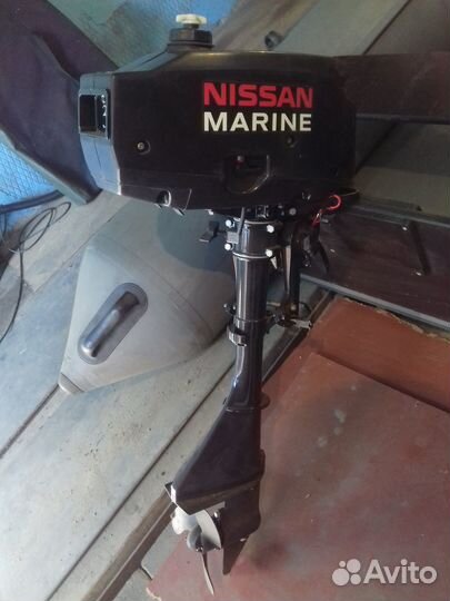 Резиновая лодка + мотор + поддон+вёсла