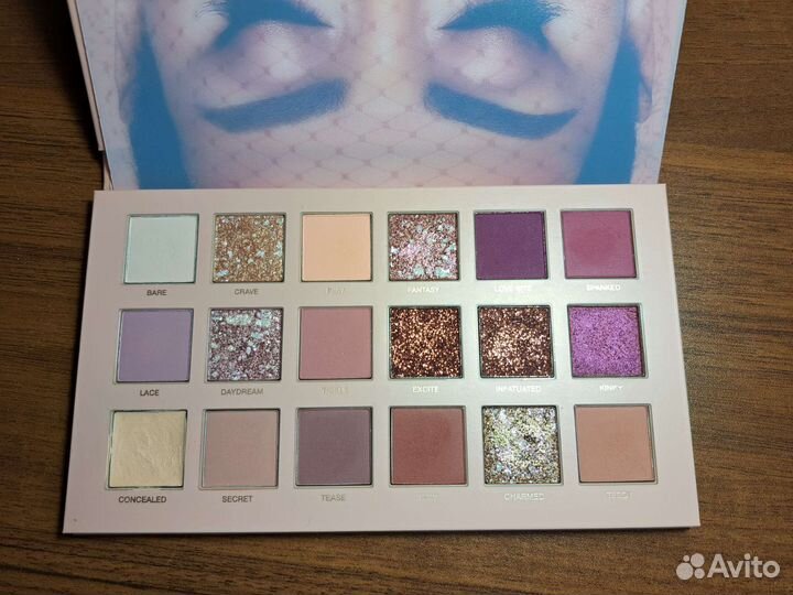 Палетка теней Huda beauty The new nude