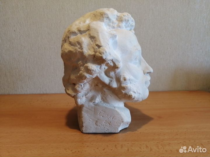А.С. Пушкин. Гипсовая голова