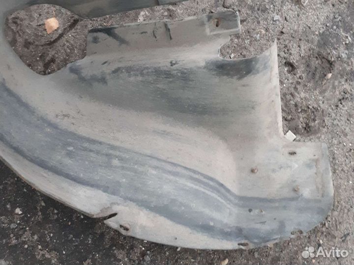 Задний правый подкрылок фольксваген бора