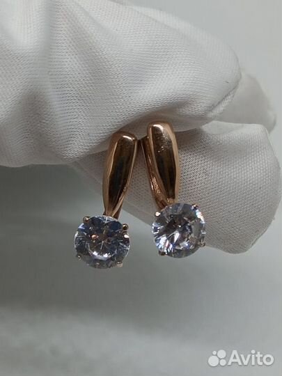 Золотые серьги с фианитом