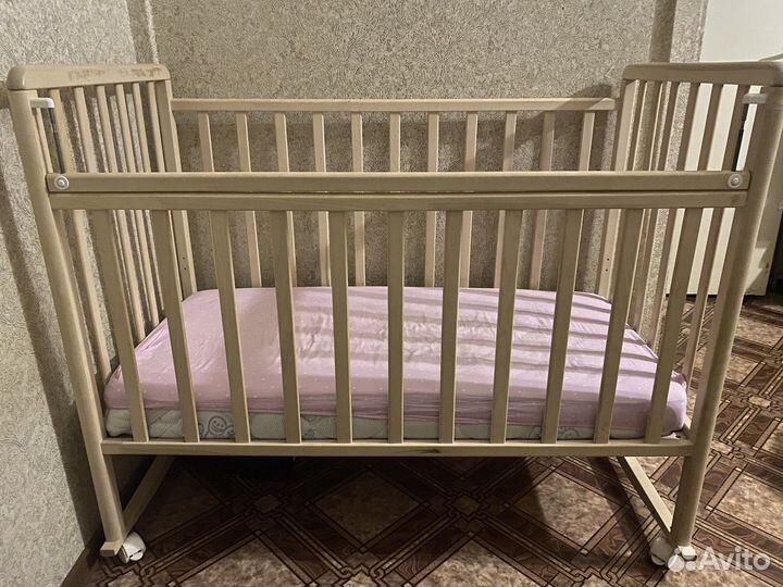 Детская кроватка с матрасом