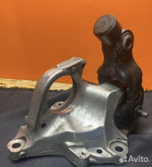 Кронштейн подшипника приводного вала Peugeot