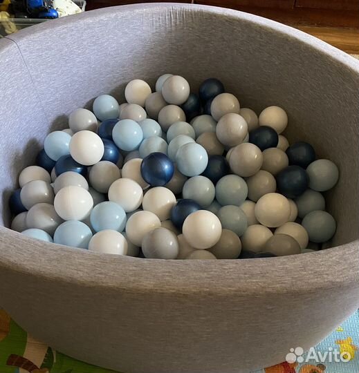 Сухой бассейн с шариками