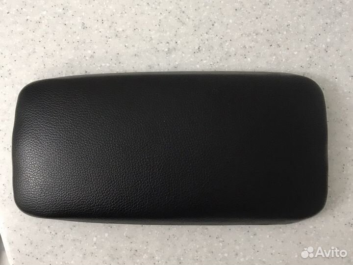 Подлокотник Ауди а3 8р