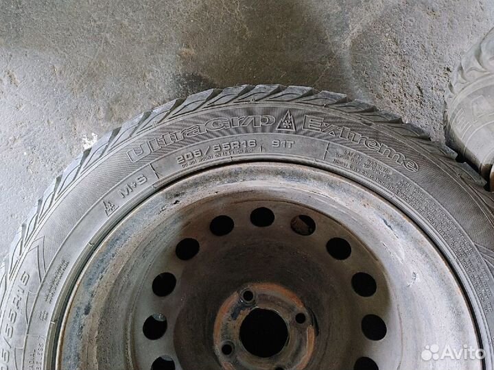 Goodyear UltraGrip Extreme 205/55 R16 94