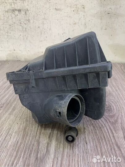 Корпус воздушного фильтра Opel Zafira B Z16XE1