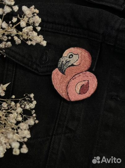 Брошь фламинго вышивка