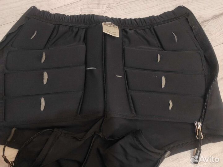 Шорты защитные для фигурного катания