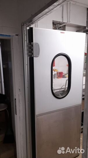 Маятниковая дверь