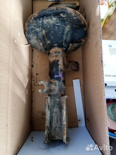 Стойка амортизатора