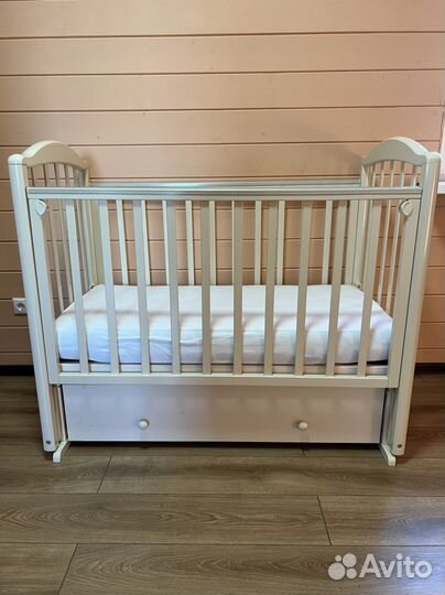Комплект детская кроватка с маятником, матрас, кпб