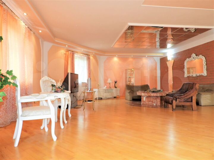 Коттедж 600 м² на участке 90 сот.